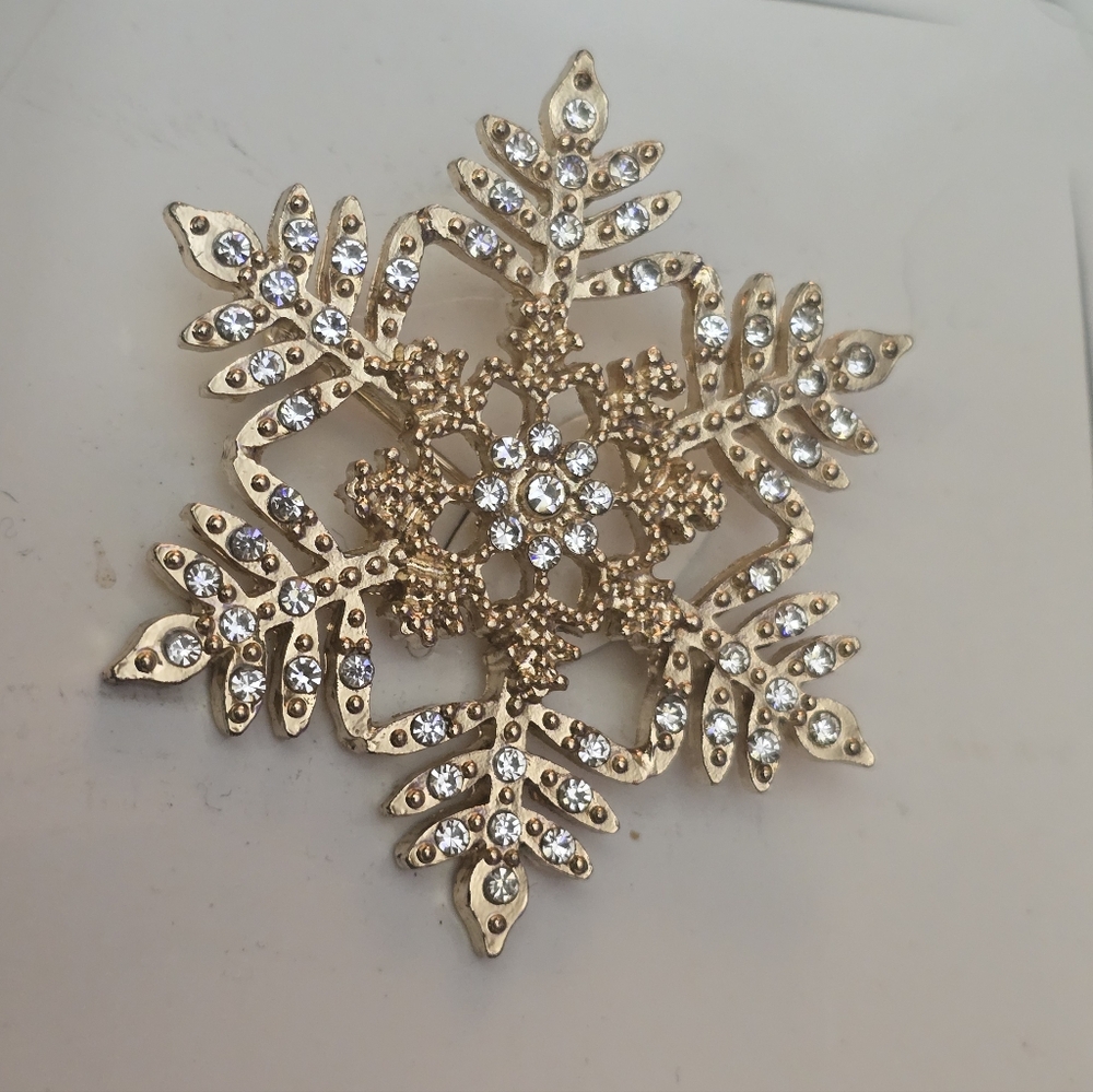 Rhinestone Snowflake Brooch Crystal Silver Tone Holiday Pin